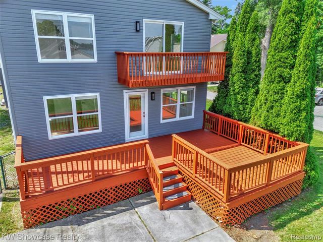 4392 Cass Elizabeth Road, Waterford, MI 48328