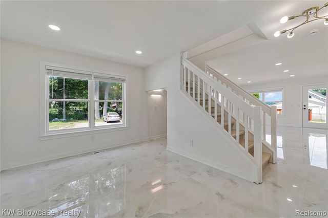 4392 Cass Elizabeth Road, Waterford, MI 48328