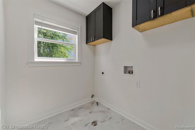 4392 Cass Elizabeth Road, Waterford, MI 48328