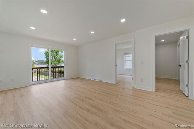 4392 Cass Elizabeth Road, Waterford, MI 48328