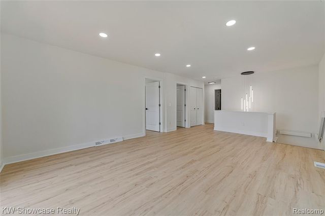 4392 Cass Elizabeth Road, Waterford, MI 48328