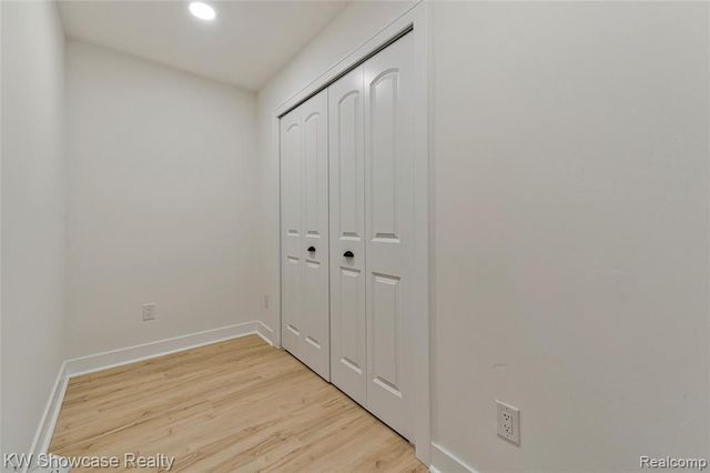 4392 Cass Elizabeth Road, Waterford, MI 48328