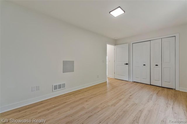 4392 Cass Elizabeth Road, Waterford, MI 48328
