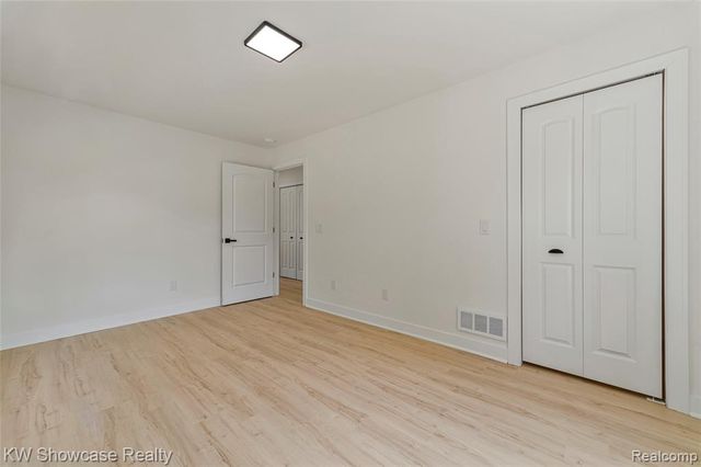 4392 Cass Elizabeth Road, Waterford, MI 48328