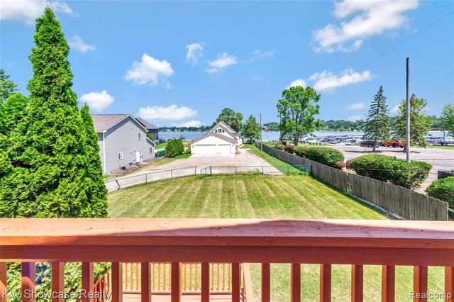 4392 Cass Elizabeth Road, Waterford, MI 48328