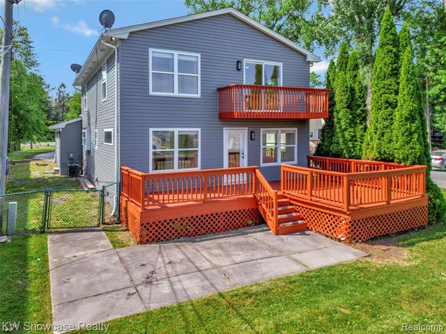 4392 Cass Elizabeth Road, Waterford, MI 48328