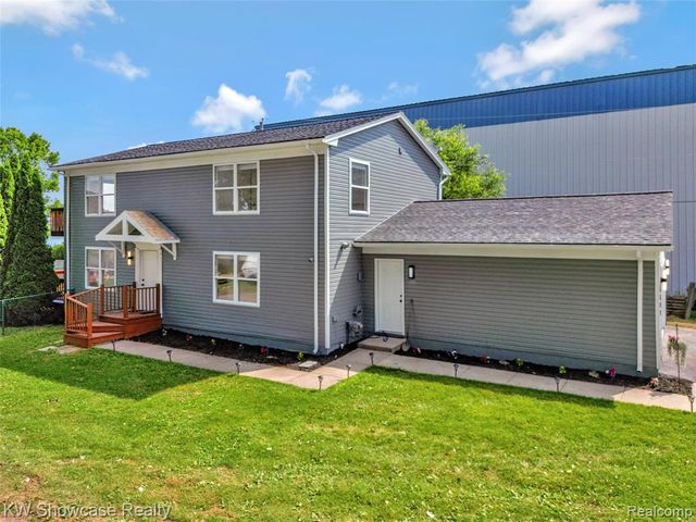 4392 Cass Elizabeth Road, Waterford, MI 48328