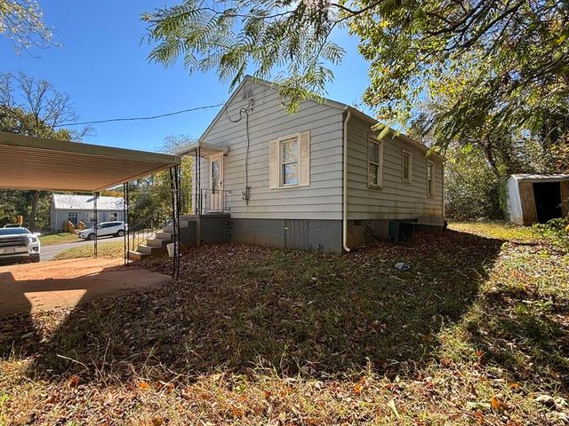 1938 Stultz RD, Martinsville, VA 24112