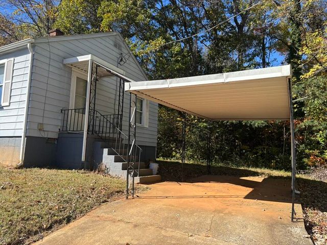 1938 Stultz RD, Martinsville, VA 24112