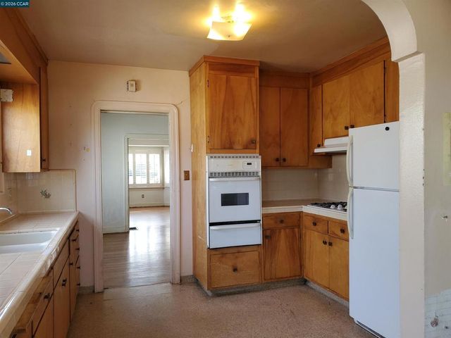 423 Norvell St, El Cerrito, CA 94530