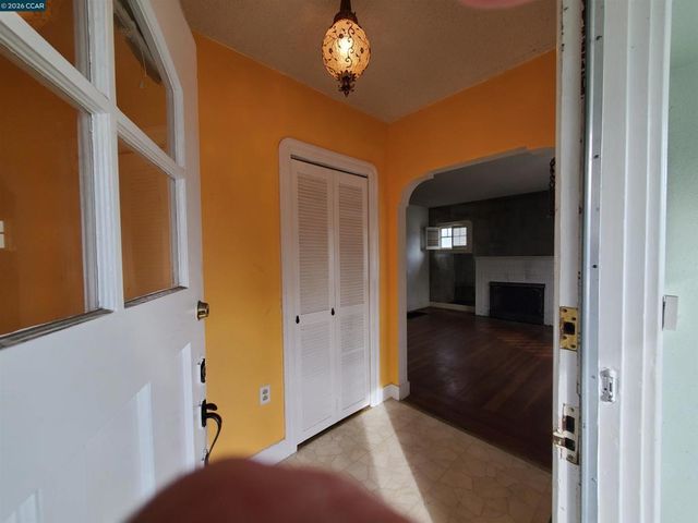 423 Norvell St, El Cerrito, CA 94530