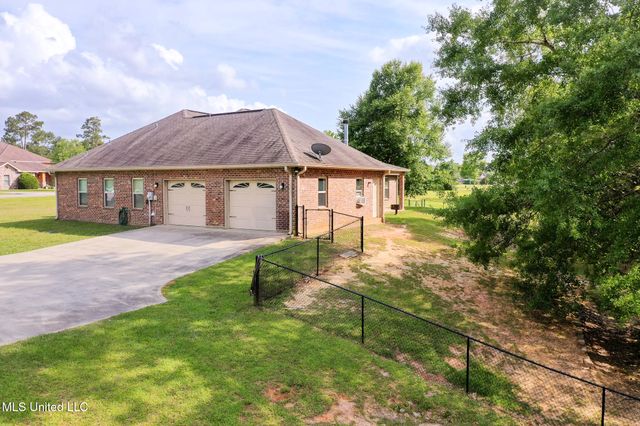 8185 Ridgewood Drive, Kiln, MS 39556