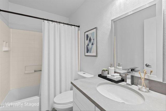 784 S Painted River Way, Vail, AZ 85641