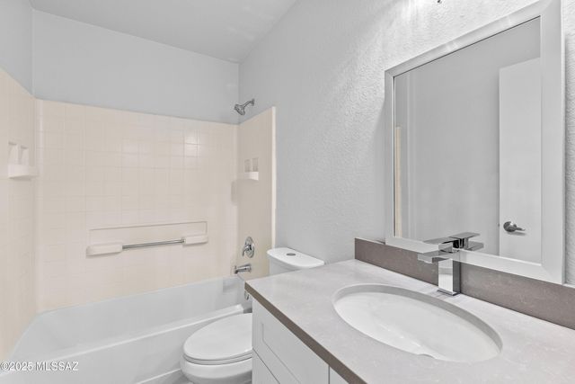 784 S Painted River Way, Vail, AZ 85641