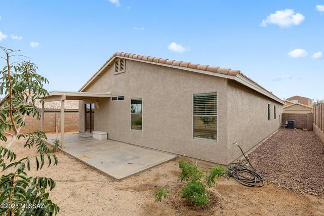 784 S Painted River Way, Vail, AZ 85641