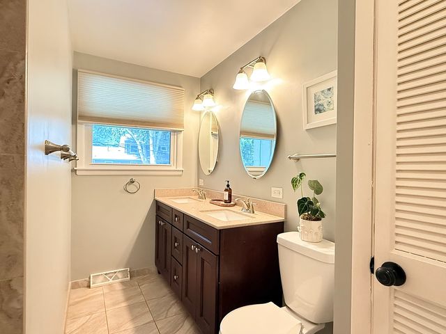 546 S Stuart Lane, Palatine, IL 60067