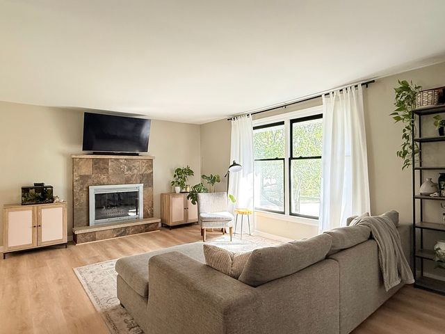 546 S Stuart Lane, Palatine, IL 60067