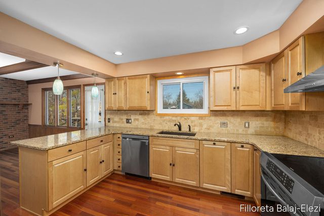 5023 Creekview Drive, Grand Rapids, MI 49508