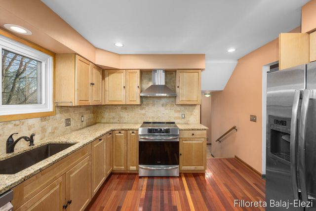 5023 Creekview Drive, Grand Rapids, MI 49508