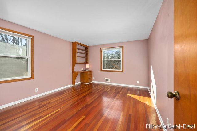 5023 Creekview Drive, Grand Rapids, MI 49508