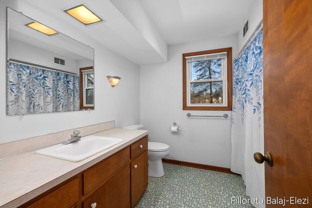 5023 Creekview Drive, Grand Rapids, MI 49508