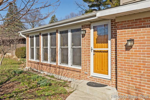 5023 Creekview Drive, Grand Rapids, MI 49508