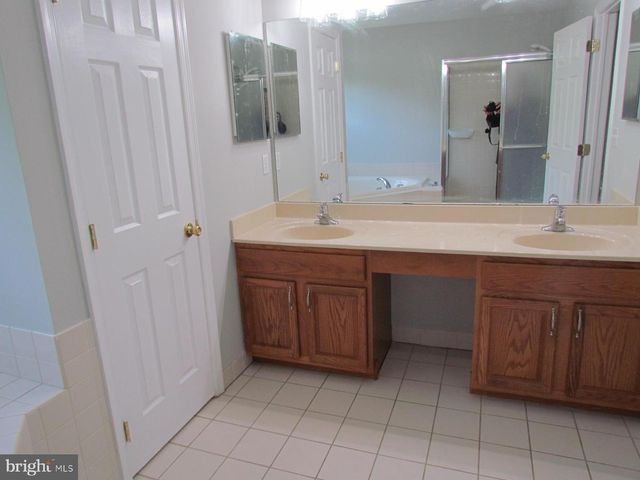 23 BLAKE DR, Pennington, NJ 08534