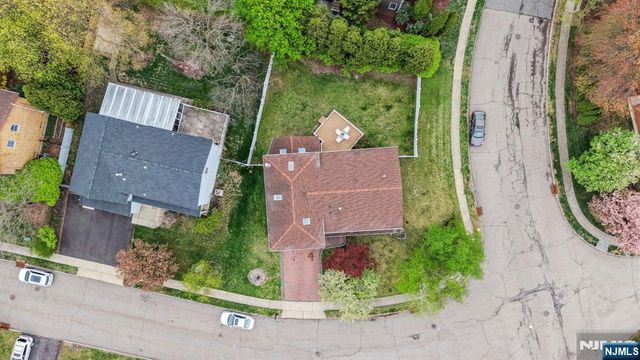 45 Holyoke Court, Wayne, NJ 07470
