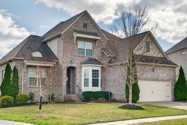 710 Burgess Dr, Goodlettsville, TN 37072