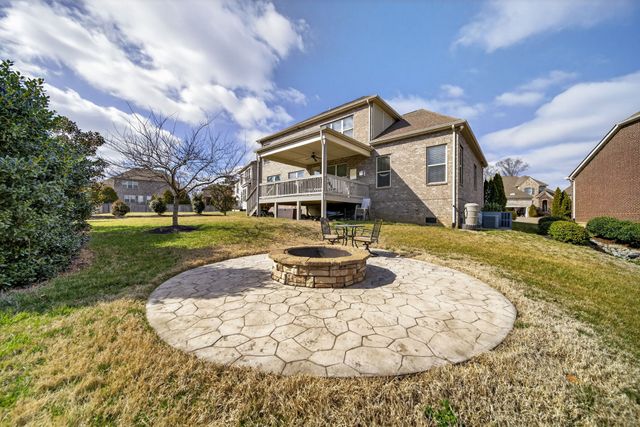 710 Burgess Dr, Goodlettsville, TN 37072