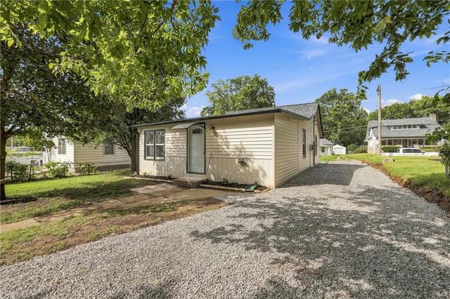 1129 S Dodgion Avenue, Independence, MO 64050
