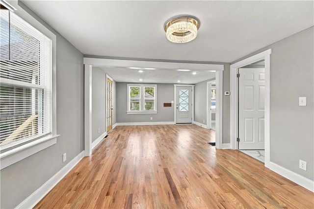 1129 S Dodgion Avenue, Independence, MO 64050