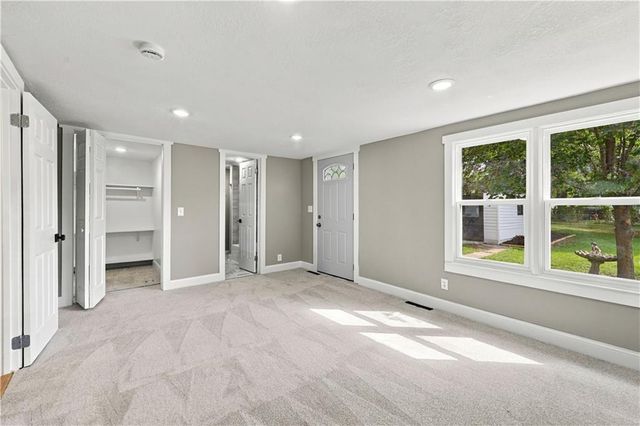 1129 S Dodgion Avenue, Independence, MO 64050