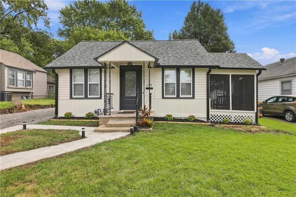 1129 S Dodgion Avenue, Independence, MO 64050