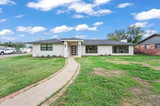 2001 Country Club Dr, Midland, TX 79701