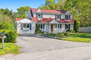 9 E Harbor Cir, Falmouth, MA 02536