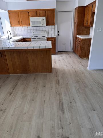 3508 Running Springs Way, Bakersfield, CA 93311