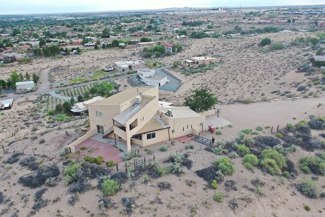 337 Chimaja Road, Corrales, NM 87048