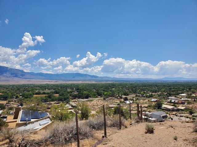 337 Chimaja Road, Corrales, NM 87048