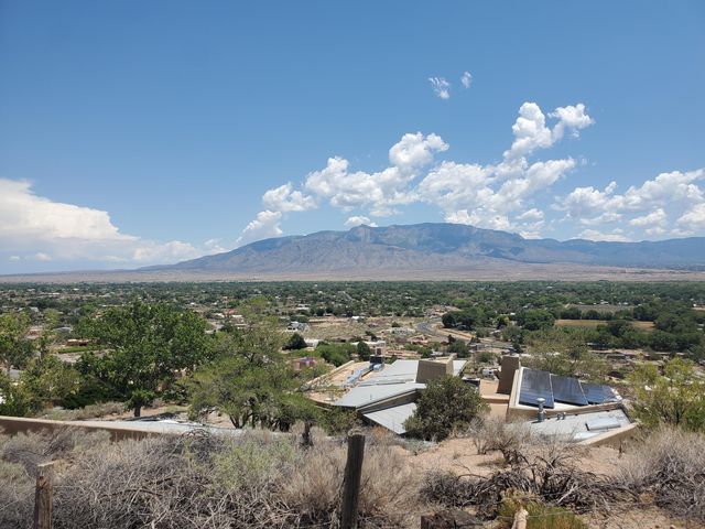 337 Chimaja Road, Corrales, NM 87048