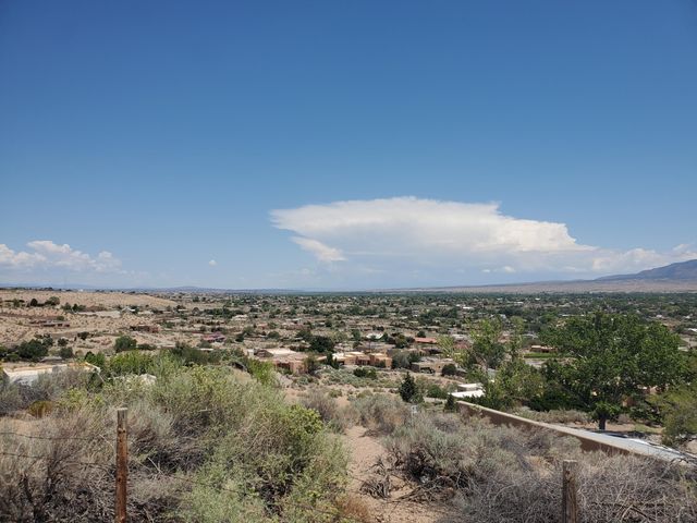 337 Chimaja Road, Corrales, NM 87048