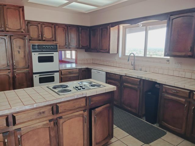 337 Chimaja Road, Corrales, NM 87048