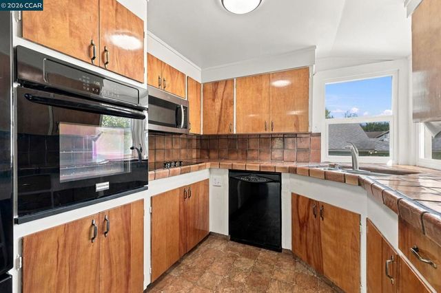 2180 Hillside Ave, Walnut Creek, CA 94597
