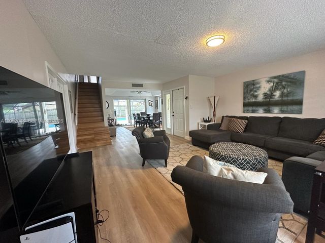 8320 SW 39th Ct, Davie, FL 33328