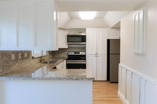 8320 SW 39th Ct, Davie, FL 33328