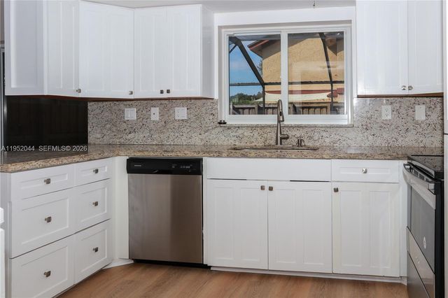 8320 SW 39th Ct, Davie, FL 33328