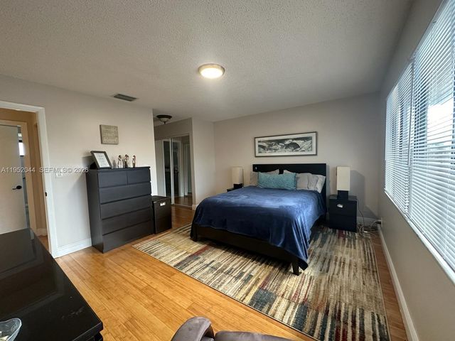 8320 SW 39th Ct, Davie, FL 33328