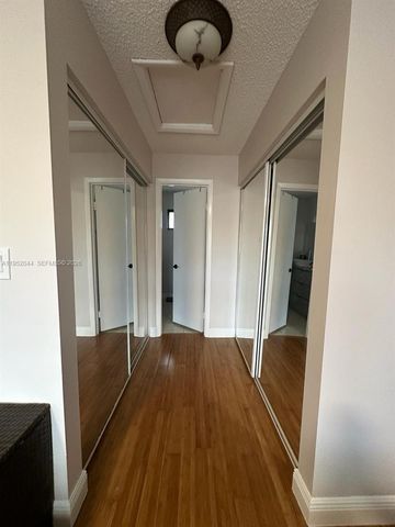 8320 SW 39th Ct, Davie, FL 33328