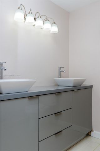 8320 SW 39th Ct, Davie, FL 33328