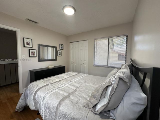 8320 SW 39th Ct, Davie, FL 33328